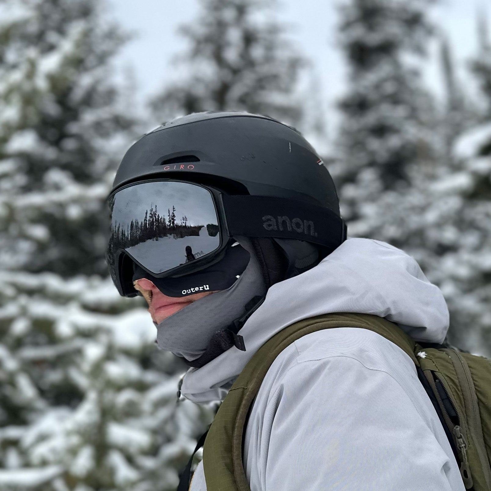 snowboarder wearing the faceglove face covering